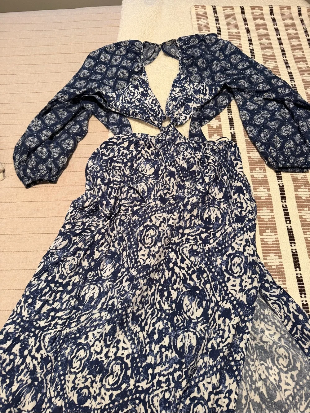 Abercrombie Cutout Maxi Dress Blue Patterson. Size medium